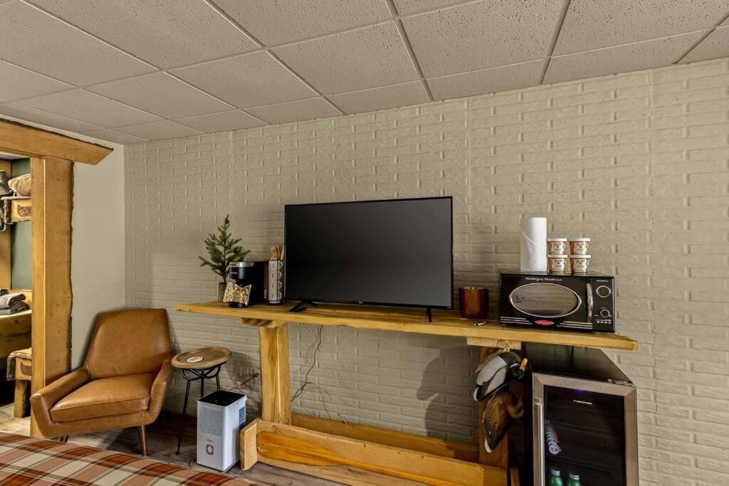 Stonegate Lodge Bed, Wifi, 50In Roku Tv, Salt Water Pool Room #109 Eureka Springs Exterior photo