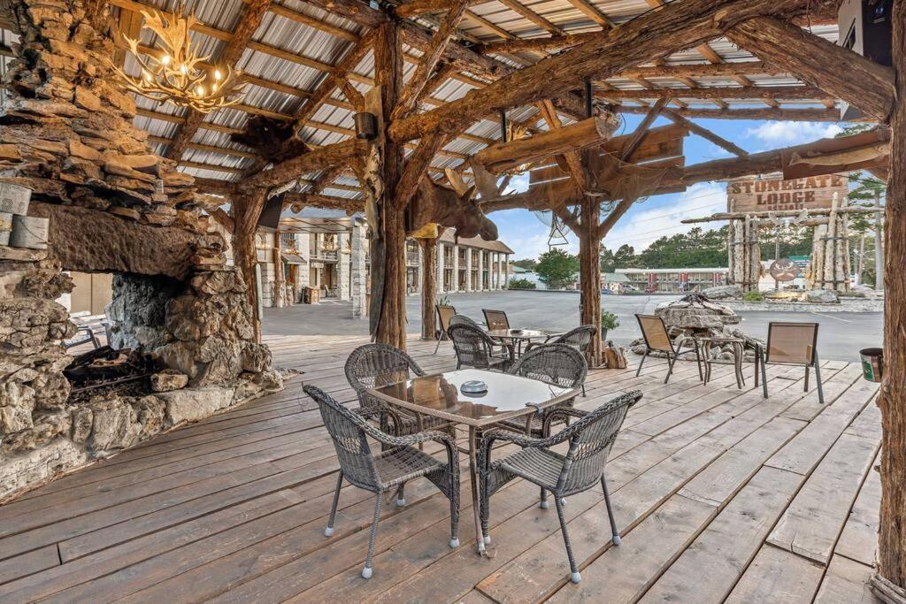 Stonegate Lodge Bed, Wifi, 50In Roku Tv, Salt Water Pool Room #109 Eureka Springs Exterior photo
